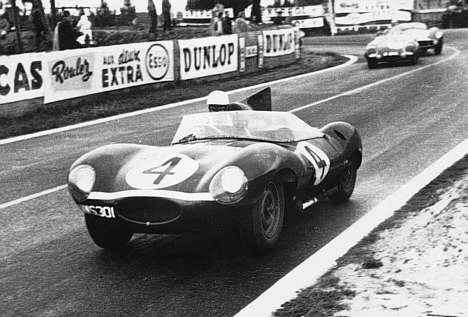 Vinderen fra Le Mans 1956, en Jaguar D-type, er bland de biler der kører med i 'Le Mans Legend' løbet. (Foto: MotorRacingLegends.com)